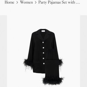 Sleeper Party Pajamas with Feathers in Black